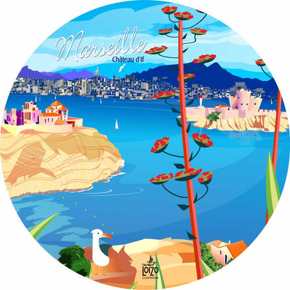 Sous-verre rond montrant le Château d'If et les paysages marseillais, partie des Sous-Verres Ronds Marseille – Lot de 2 en MDF ÉléGants Ø 8 cm avec Finition Brillante et AntidéRapant de Laurent Loiseau. Ajoute du style à votre cuisine et offre une excellente décoration sous verre, parfait pour un cadeau d'anniversaire ou Noël.